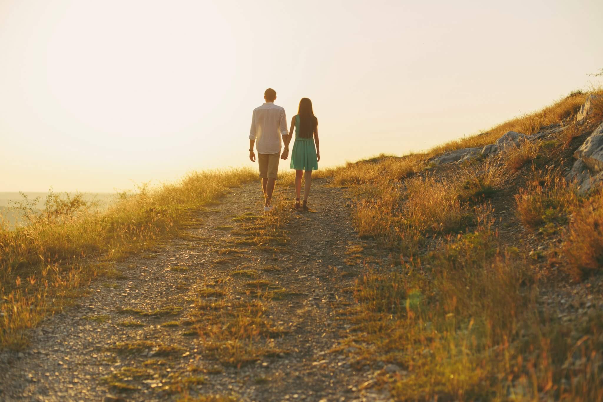 Young,Couple,In,Love,Walking,Outdoor,Holding,Hands,In,The